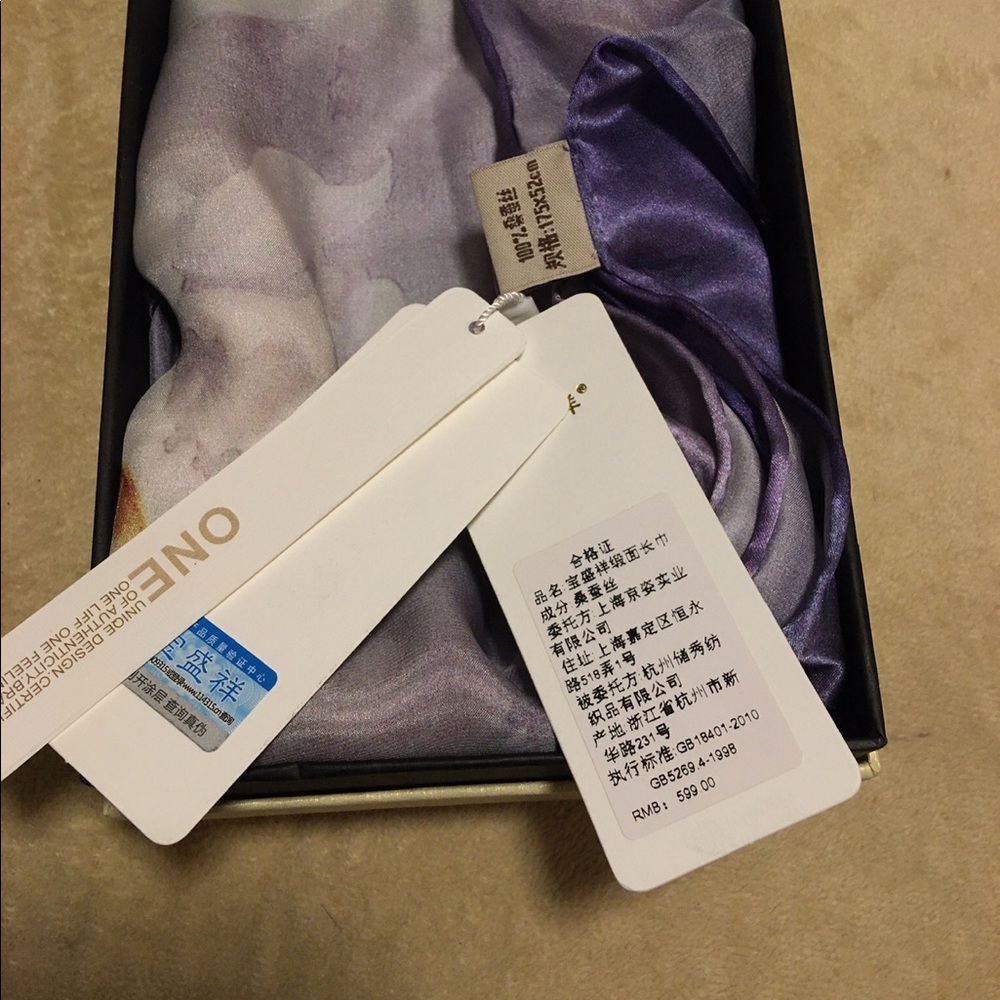 ❌🛑SOLD🛑❌ Vintage 100% Silk Boshine Scarf 💜 - Picture 4 of 16